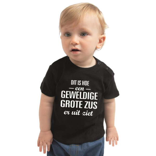 Geweldige grote zus kado shirt voor babys / meisjes zwart