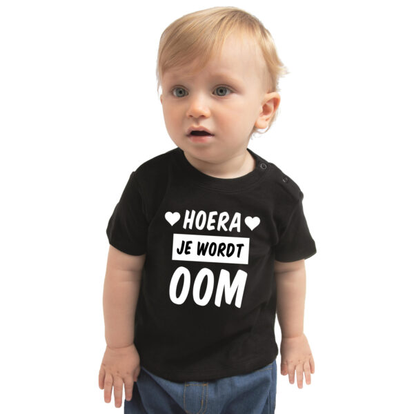 Hoera je wordt oom kado shirt voor baby / kinderen zwart